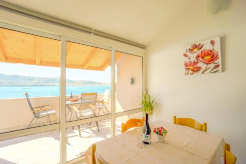 Marva stylish Mediterranean accomodation with beautiful view - Apartment - Zubovići