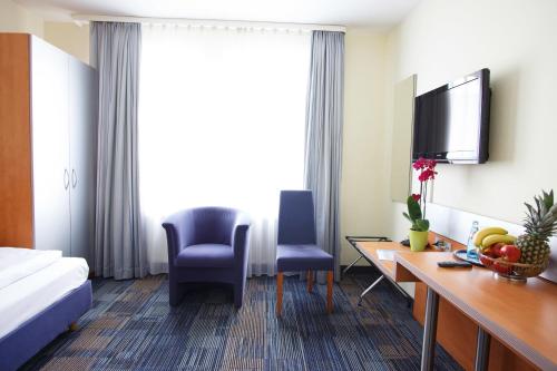Senator Hotel - image 4