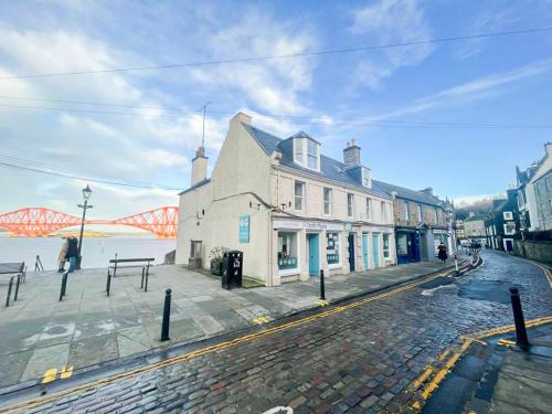 Stunning Loft Apartment South Queensferry High St Bridge Views!