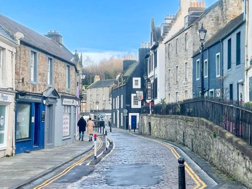 Stunning Loft Apartment South Queensferry High St Bridge Views!