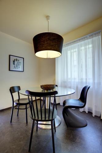 Executive One-Bedroom Apartment image 2