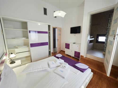 Deluxe Villa image 8