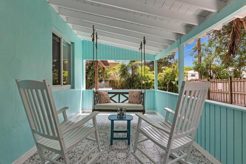 Welcome to Paradise! Secluded 4 bed, 3 bath, pool near African-American Research Library and Cultural Center