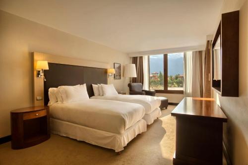 1 king bed, 2 twin beds