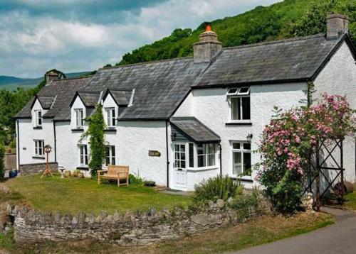 Scenic Welsh Cottage in the Brecon Beacons