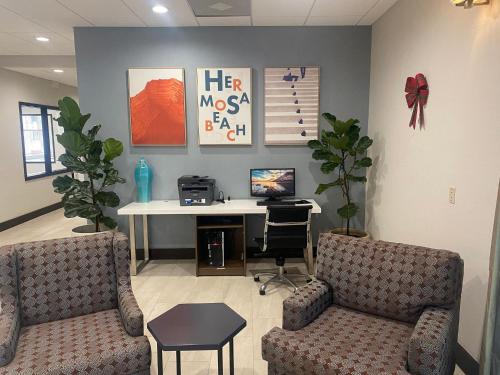 Holiday Inn Express Hotel & Suites Hermosa Beach an IHG Hotel - image 7