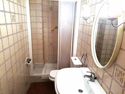 Apartment room in Maestrat II