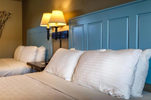 Julie's Park Cafe & Motel