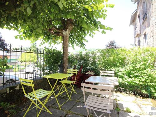 Appartement La Bourboule, 4 pièces, 6 personnes - FR-1-608-11