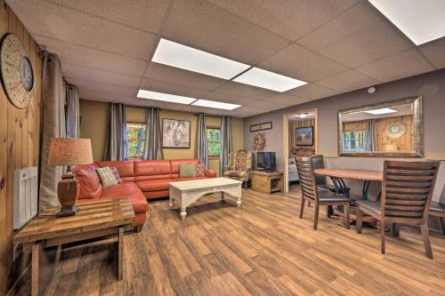John Wayne Apartment - Deck, BBQ, Horses On-Site in Huntingdon, USA