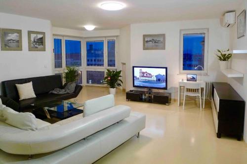 Top160m2 3BR 2,5BA,AC old town apartmentBratislava