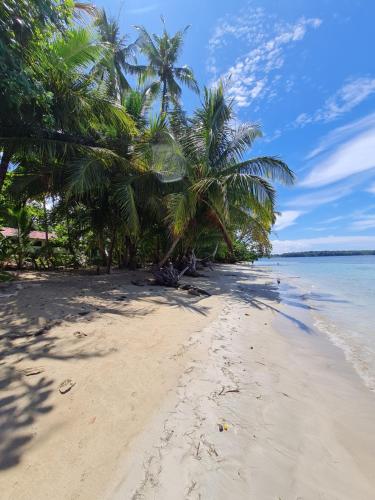 Drago Beach House - Private Beach