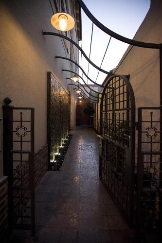 Family Garden Suite with Exterior image 8