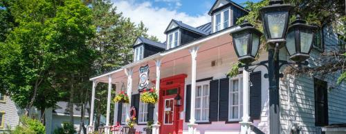 Maison familiale avec spa et accès au fleuve (Maison familiale avec spa et acces au fleuve) in Beaumont (QC)