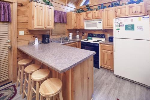 ER314- Y'all Come Back Now- Great location- Close to town cabin - image 9