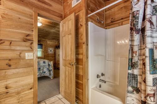 MYSTIC MOUNTAIN - GREAT LOCATION! CLOSE TO ALL THE ACTION! cabin - image 8