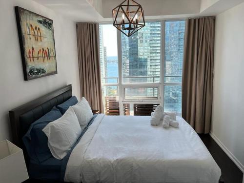 Centrally Located - Spacious 2-Bdrm Condo - Next to Scotiabank Arena