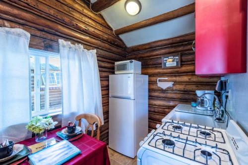 Log Cabin Motel - 주방