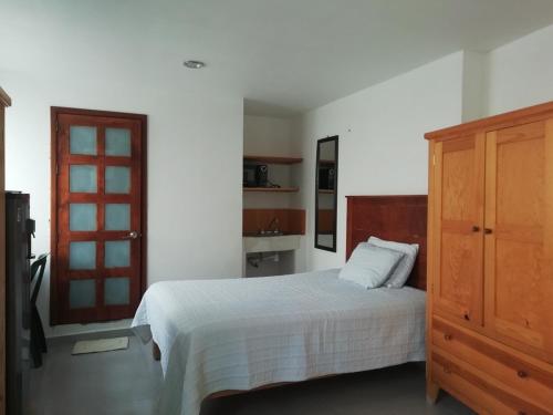 Twin Room image 10