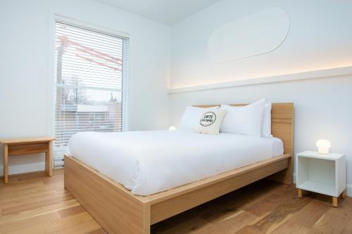 2-bedroom and 2-bathroom apartment - SF200 image 2