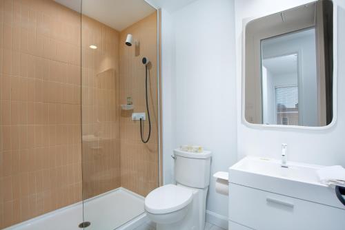 2-bedroom and 2-bathroom apartment - SF200 image 1