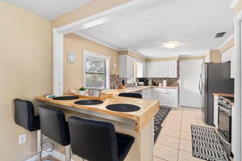 Cozy Family Getaway. Heated Pool and Spa in Bradenton, USA