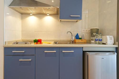One-Bedroom Apartment with Partial Sea View image 4