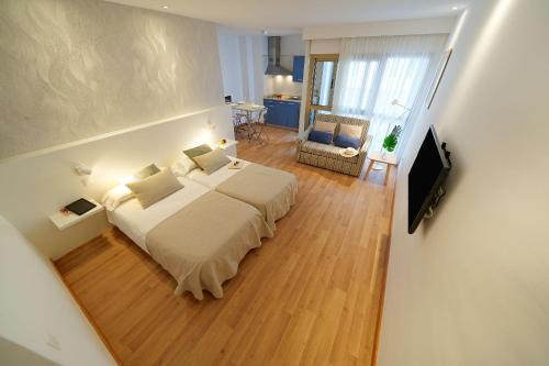 One-Bedroom Apartment with Partial Sea View image 10