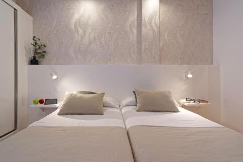 One-Bedroom Apartment with Sea View image 4