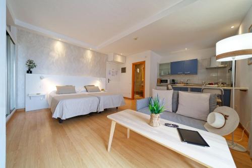 Suite with Terrace and Ocean View image 10