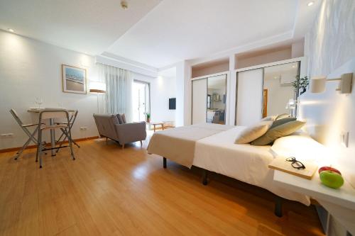 Suite with Terrace and Ocean View image 8