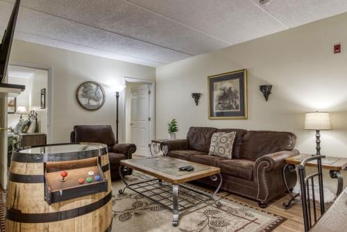 Gatlinburg Towers Condo Unit 501 - Great Location! Close to Town! condo