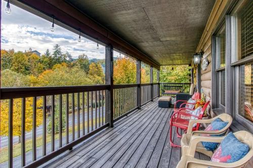 ER26 - Sasquatch Inn - Great Location! Close To Town Resort Pool! cabin - image 2