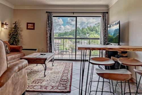 OLDE GATLINBURG PLACE UNIT 510 - GREAT LOCATION! CLOSE TO TOWN! condo in Gatlinburg, USA