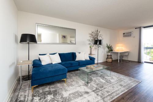 B&B Los Angeles - Prime Location 1-Bedroom with Balcony and Pool - Bed and Breakfast Los Angeles