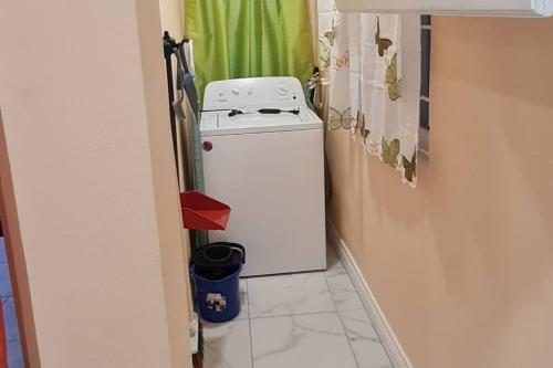 The Den & Deck in Анс-Лавуа