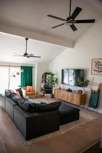 Fun 4 BR Rexburg Retreat and Game Room, Sleeps 12 - Rexburg