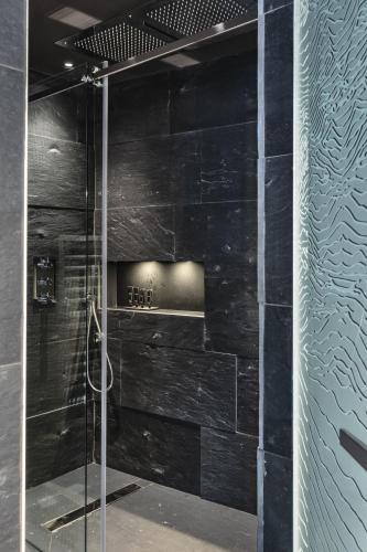 Suite, hydromassage bathtub
