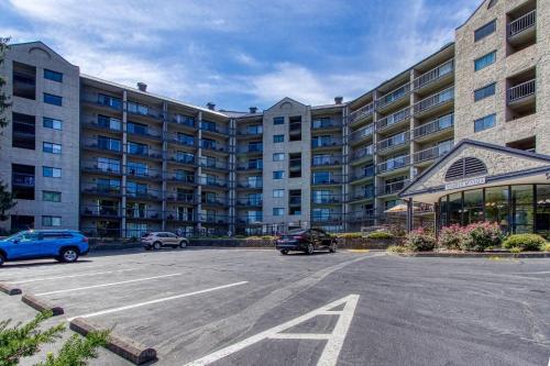 Mountain Splendor 105 - Beautiful Condo in the Heart of Gatlinburg condo