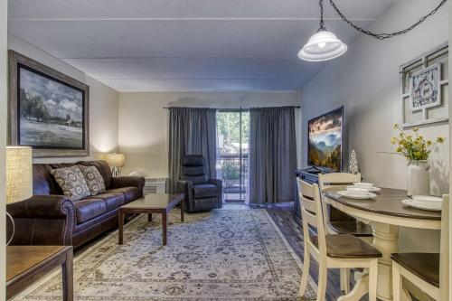 Mountain Splendor 105 - Beautiful Condo in the Heart of Gatlinburg condo in Gatlinburg, USA