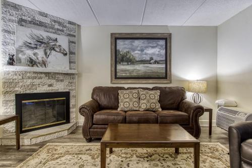 Mountain Splendor 105 - Beautiful Condo in the Heart of Gatlinburg condo in Gatlinburg, USA