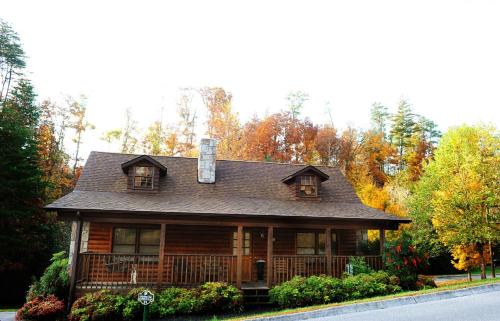 Two-Bedroom House room in ER31 - Grandma And Granpaws Place - Great Location - Close to Parkway in PF cabin