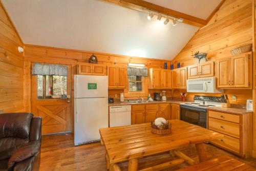 ER307- Eagle's View- Great location- Close to town cabin - image 10