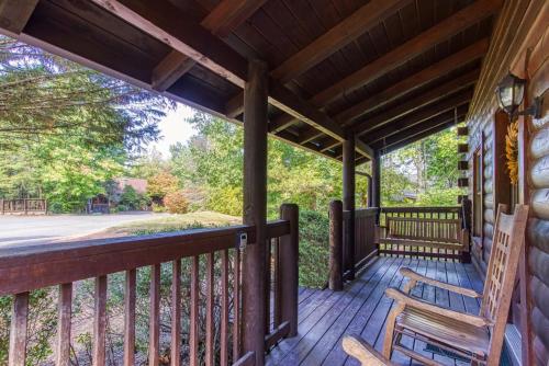 ER1 - Smoky Mountain Escape Great location - Close to town! cabin - image 11