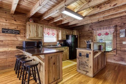 ER1 - Smoky Mountain Escape Great location - Close to town! cabin - image 10