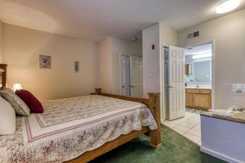 Colonial Crest 110 - Great location! - You can walk to town! condo - image 5