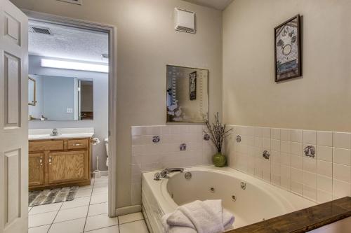 Colonial Crest 110 - Great location! - You can walk to town! condo - main image