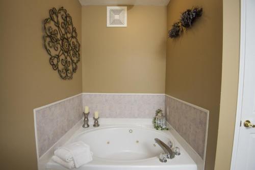 Colonial Crest 112 - Great location! - You can walk to town! condo in Pigeon Forge (TN)