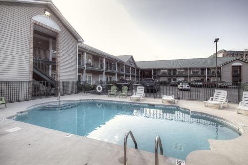 Colonial Crest 112 - Great location! - You can walk to town! condo in Pigeon Forge (TN)