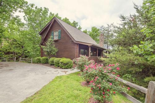 ER104 - R Tribe's Treehouse - Great location - Close to town! cabin, Pigeon Forge